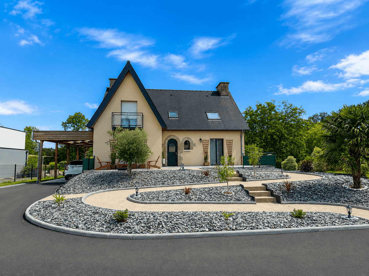 Allée et jardin terminés